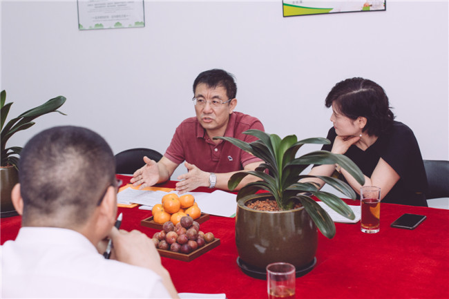 化學(xué)工業(yè)職業(yè)技能鑒定指導(dǎo)中心劉主任蒞臨錦鵬做指導(dǎo)工作(圖2)