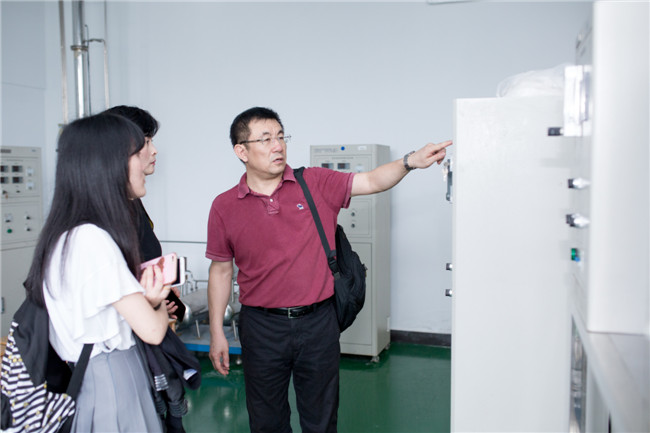 化學(xué)工業(yè)職業(yè)技能鑒定指導(dǎo)中心劉主任蒞臨錦鵬做指導(dǎo)工作(圖14)