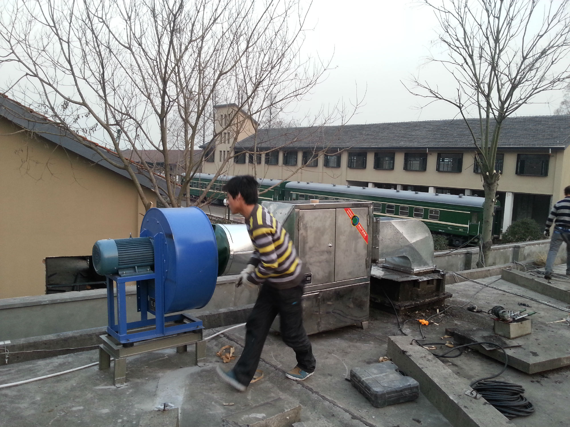 杭州武警總隊(duì)食堂 -- 油煙凈化二次處理器(圖2)