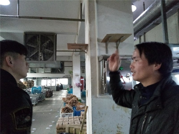 瑞安市遠(yuǎn)久鞋業(yè)有限公司VOCs廢氣治理工程——等離子有機(jī)廢氣凈化器(圖16)